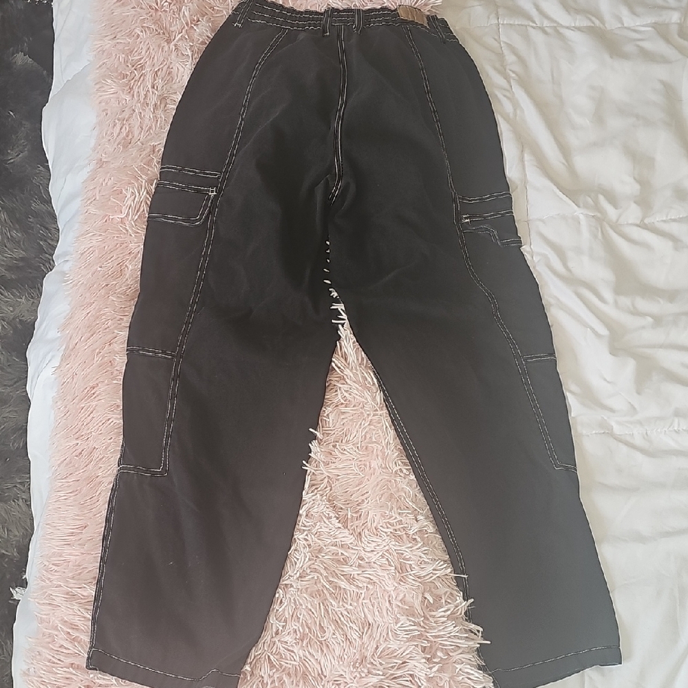Black Contrast-Stitch Women's Cargo Jeans - Picture 5 of 7